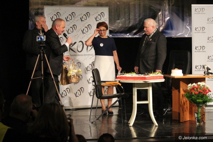 lech-waesa-w-jeleniej-gorze-o-polsce-foto-67038