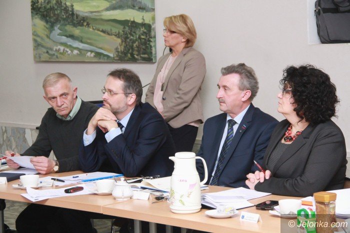 w-piechowicach-debatowali-o-przyszosci-szko-foto-67045