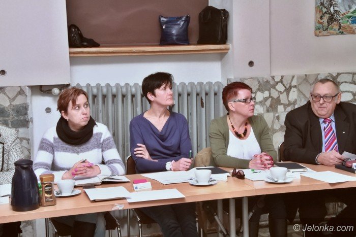 w-piechowicach-debatowali-o-przyszosci-szko-foto-67045