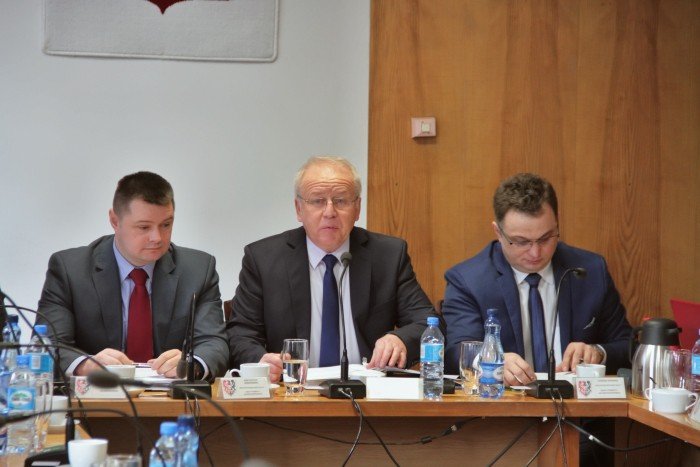 po-sesji-powiatu-a-konieczynska-nadal-starosta-foto-67101