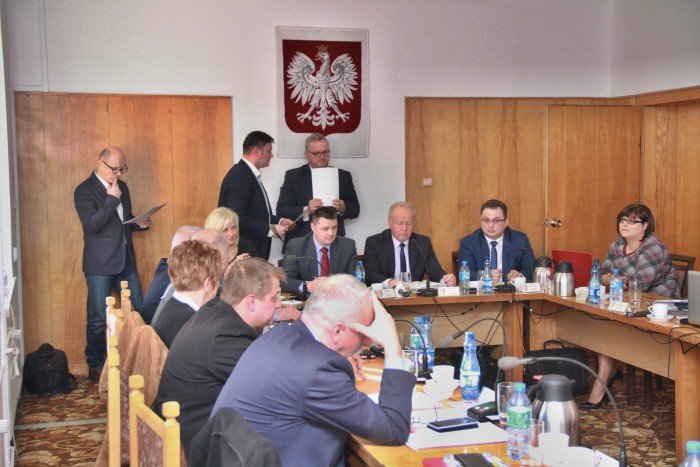 po-sesji-powiatu-a-konieczynska-nadal-starosta-foto-67101