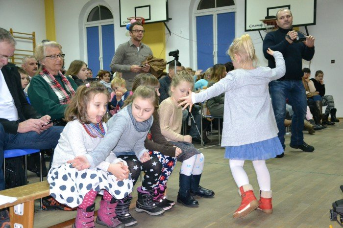 czerwony-kapturek-charytatywnie-w-janowicach-wielkich-foto-67167