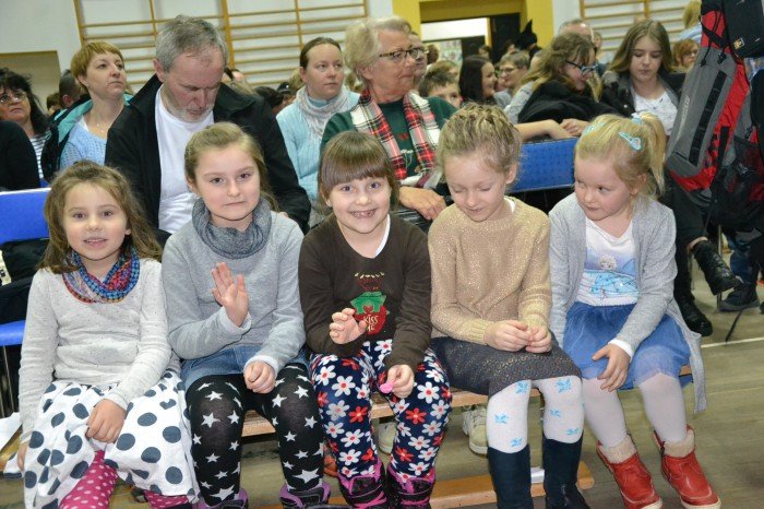 czerwony-kapturek-charytatywnie-w-janowicach-wielkich-foto-67167