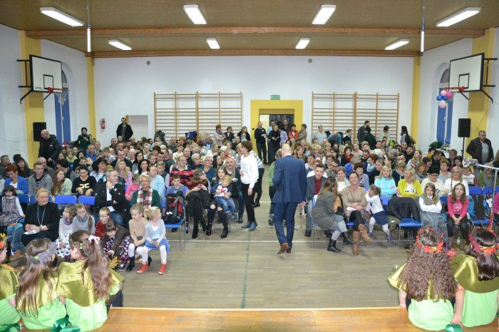 czerwony-kapturek-charytatywnie-w-janowicach-wielkich-foto-67167