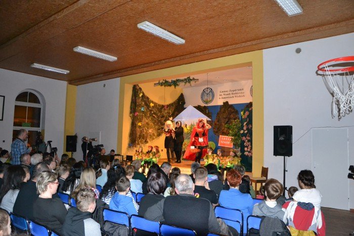 czerwony-kapturek-charytatywnie-w-janowicach-wielkich-foto-67167