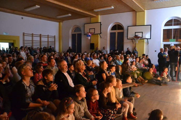 czerwony-kapturek-charytatywnie-w-janowicach-wielkich-foto-67167