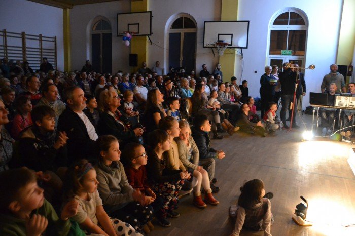 czerwony-kapturek-charytatywnie-w-janowicach-wielkich-foto-67167