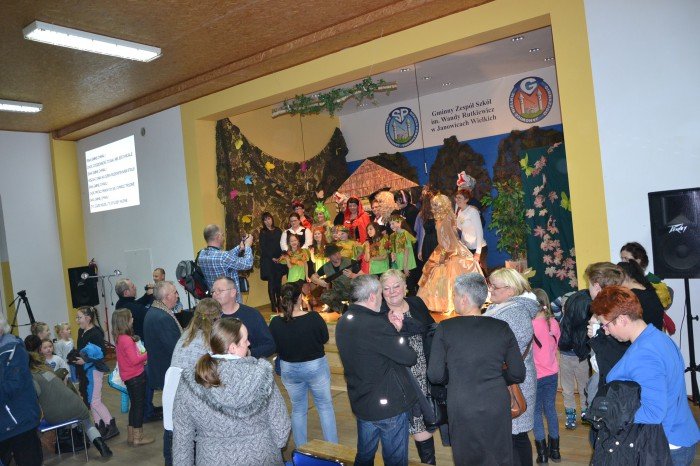 czerwony-kapturek-charytatywnie-w-janowicach-wielkich-foto-67167