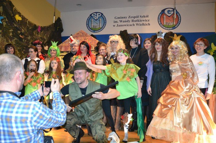 czerwony-kapturek-charytatywnie-w-janowicach-wielkich-foto-67167