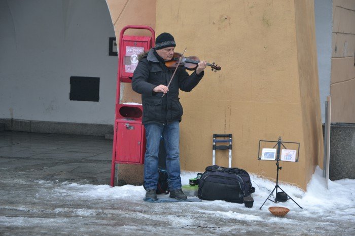 niezwyky-skrzypek-z-ukrainy-pod-ratuszem-foto-67171