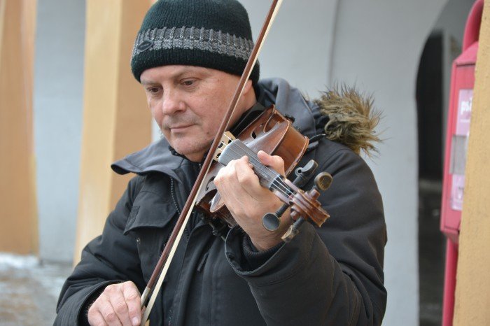 niezwyky-skrzypek-z-ukrainy-pod-ratuszem-foto-67171