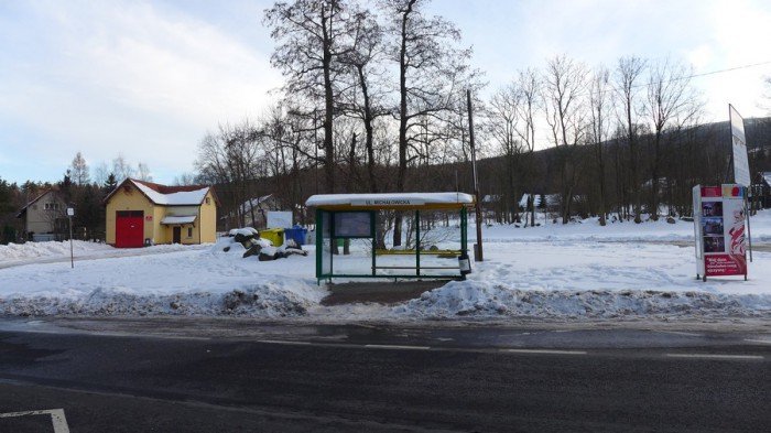 parking-przy-domu-hauptmanna-w-sniegu-foto-67196