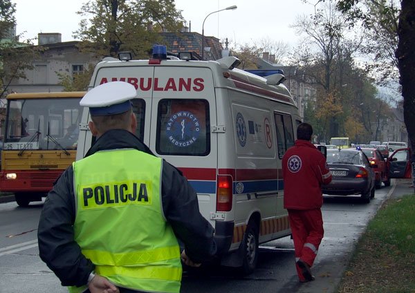Na miejsce szybko przyjechało pogotowie ratunkowe.