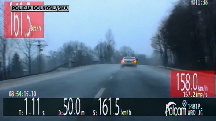 mimo-ograniczenia-predkosci-pirat-pedzi-140h-video-67238