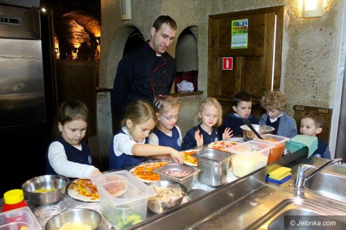 mali-kucharze-robili-pizze-foto-67249