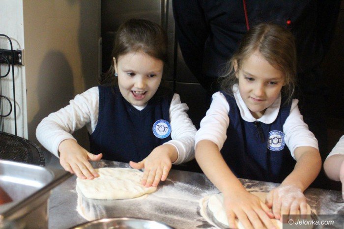 mali-kucharze-robili-pizze-foto-67249