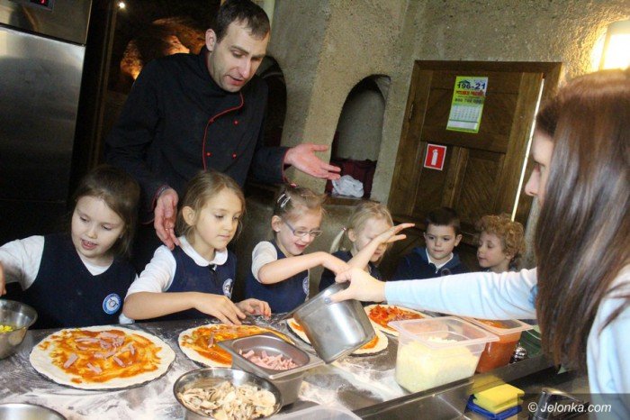 mali-kucharze-robili-pizze-foto-67249