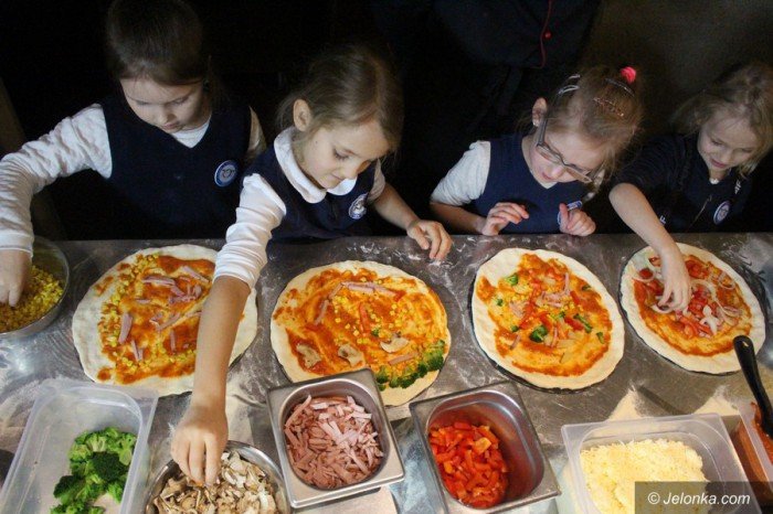 mali-kucharze-robili-pizze-foto-67249