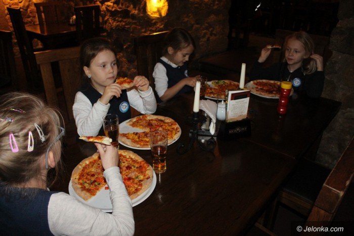 mali-kucharze-robili-pizze-foto-67249