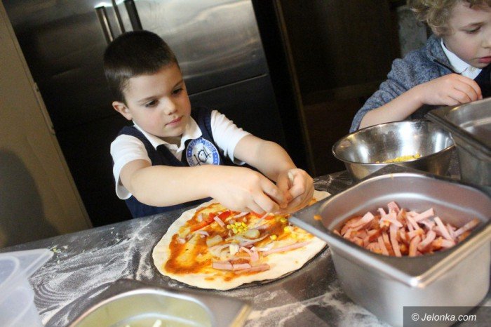 mali-kucharze-robili-pizze-foto-67249