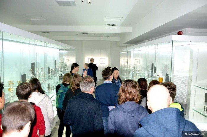 licealisci-z-regionu-zwiedzali-muzeum-karkonoskie-foto-67283