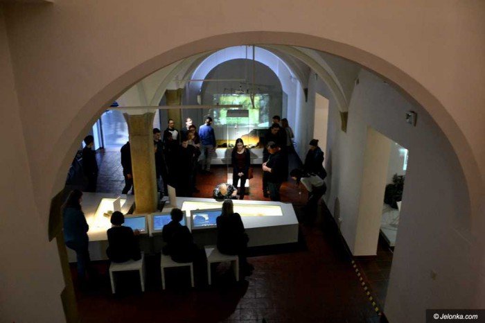 licealisci-z-regionu-zwiedzali-muzeum-karkonoskie-foto-67283