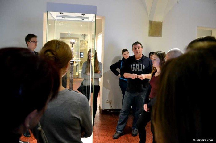 licealisci-z-regionu-zwiedzali-muzeum-karkonoskie-foto-67283