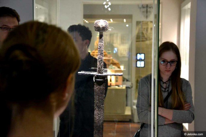 licealisci-z-regionu-zwiedzali-muzeum-karkonoskie-foto-67283