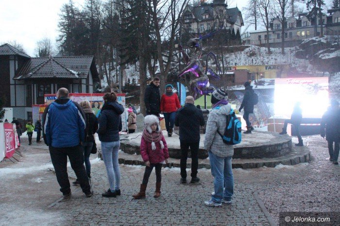 sniezne-rzezby-i-gwiazdy-w-szklarskiej-porebie-foto-67375
