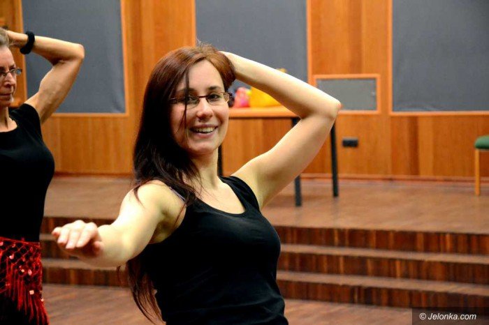 kobiety-i-taniec-brzucha-w-muflonie-foto-67437