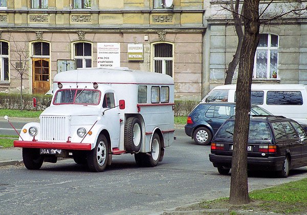 Lublin z lat 50-tych ubiegłego stulecia na ulicy Nowowiejskiej w Jeleniej Górze już w XXI wieku.