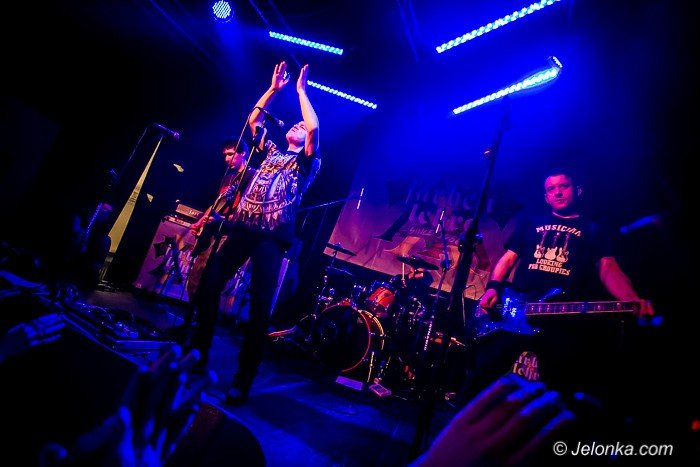 punkowe-brzmienia-w-sali-novej-foto-67702