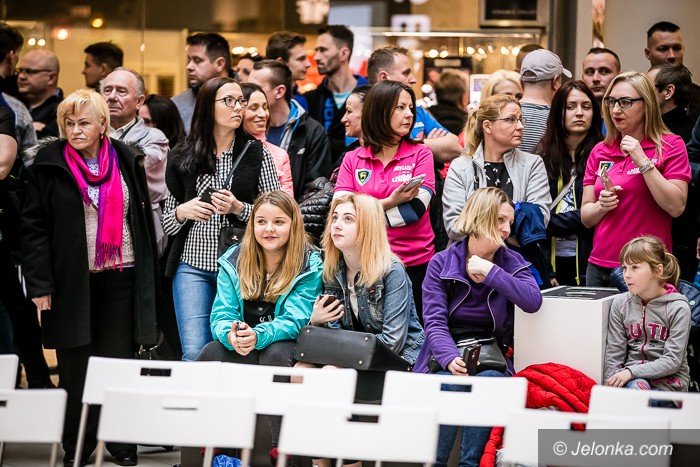 biaoniebieska-prezentacja-w-jeleniogorskiej-galerii-foto-67707