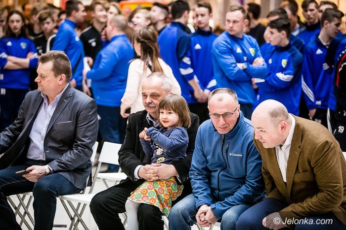 biaoniebieska-prezentacja-w-jeleniogorskiej-galerii-foto-67707