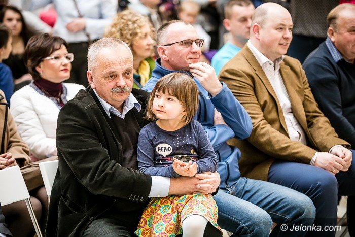 biaoniebieska-prezentacja-w-jeleniogorskiej-galerii-foto-67707