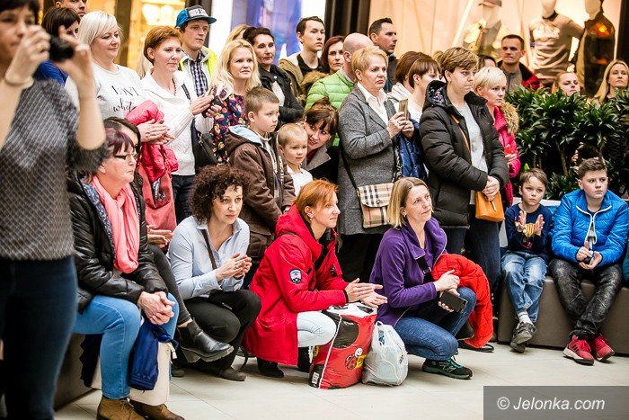biaoniebieska-prezentacja-w-jeleniogorskiej-galerii-foto-67707