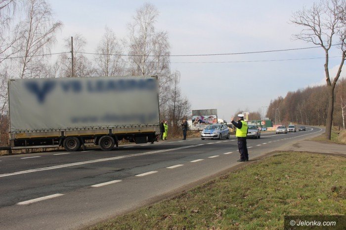 przewrocia-sie-ciezarowka-ruch-wahadowy-foto-67726