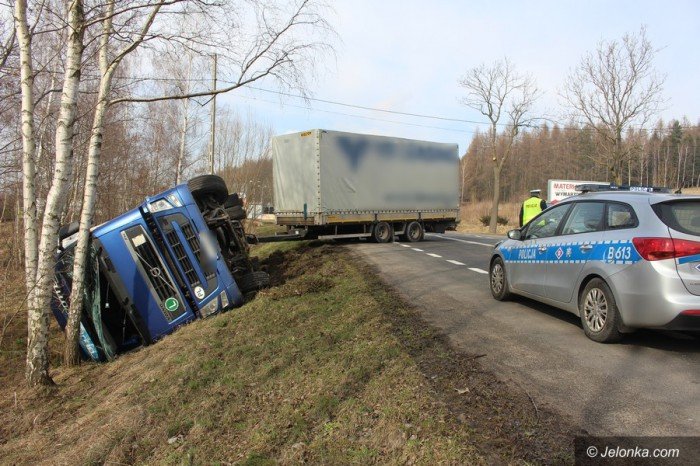 przewrocia-sie-ciezarowka-ruch-wahadowy-foto-67726