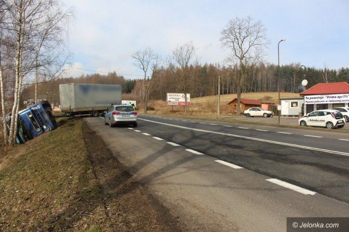 przewrocia-sie-ciezarowka-ruch-wahadowy-foto-67726