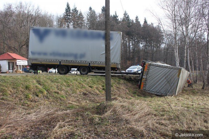 przewrocia-sie-ciezarowka-ruch-wahadowy-foto-67726