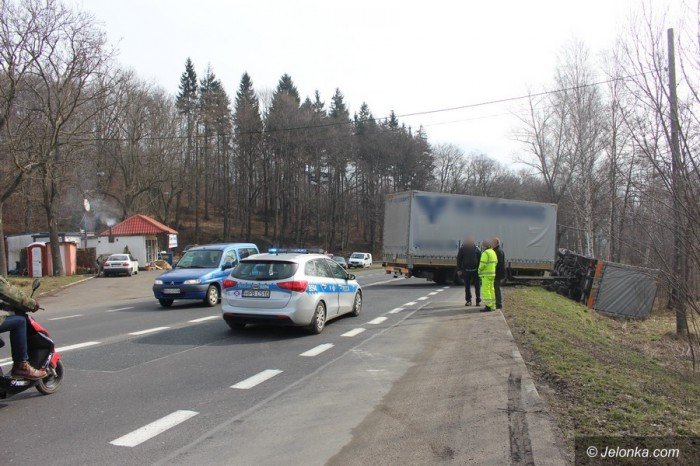 przewrocia-sie-ciezarowka-ruch-wahadowy-foto-67726
