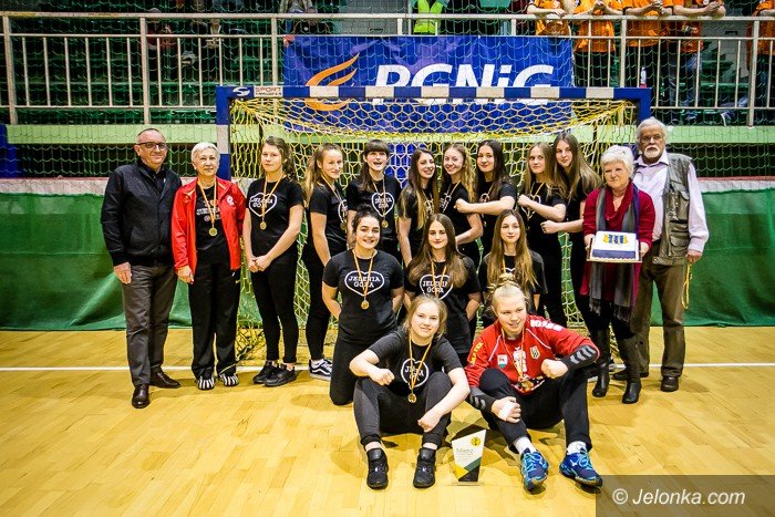 ekipa-samadovej-odebraa-zote-medale-foto-67736