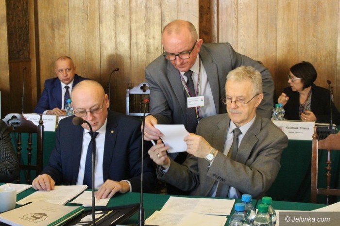 wiekszosc-w-komisji-chce-sporu-sadowego-foto-67741