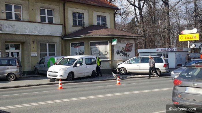 zderzenie-trzech-aut-na-wolnosci-foto-67778