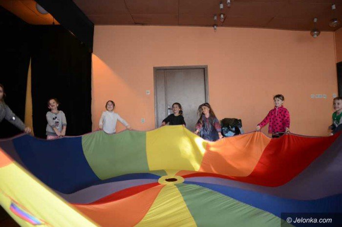 kuglarstwo-cyrk-i-teatr-w-odk-dla-dzieci-foto-67786