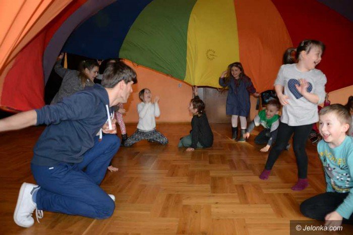 kuglarstwo-cyrk-i-teatr-w-odk-dla-dzieci-foto-67786