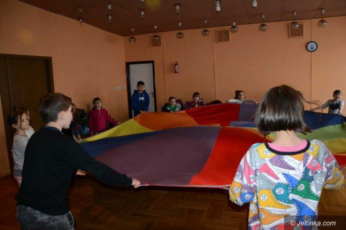 kuglarstwo-cyrk-i-teatr-w-odk-dla-dzieci-foto-67786