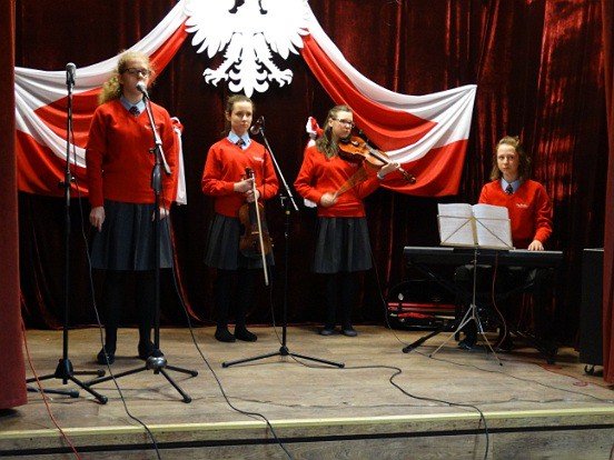 patriotyczne-nuty-w-jeleniogorskim-mdk-foto-67821
