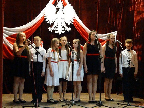 patriotyczne-nuty-w-jeleniogorskim-mdk-foto-67821