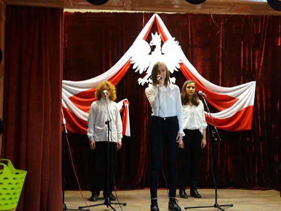 patriotyczne-nuty-w-jeleniogorskim-mdk-foto-67821